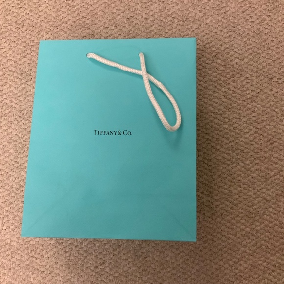 Tiffany & Co. paper shopping bag - Picture 2 of 4